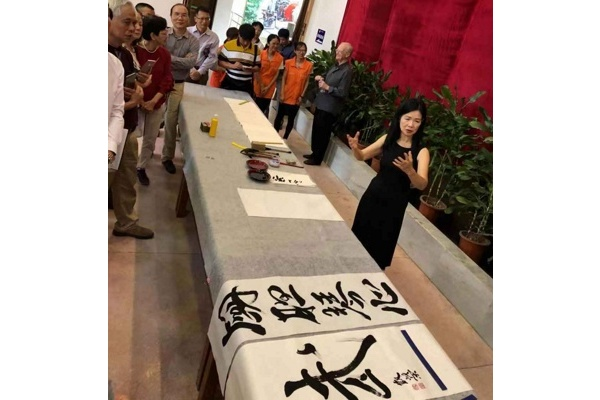 Musée Taishan, Ngan Siu-Mui donne des conférences sur les clés pour apprécier la calligraphie chinoise