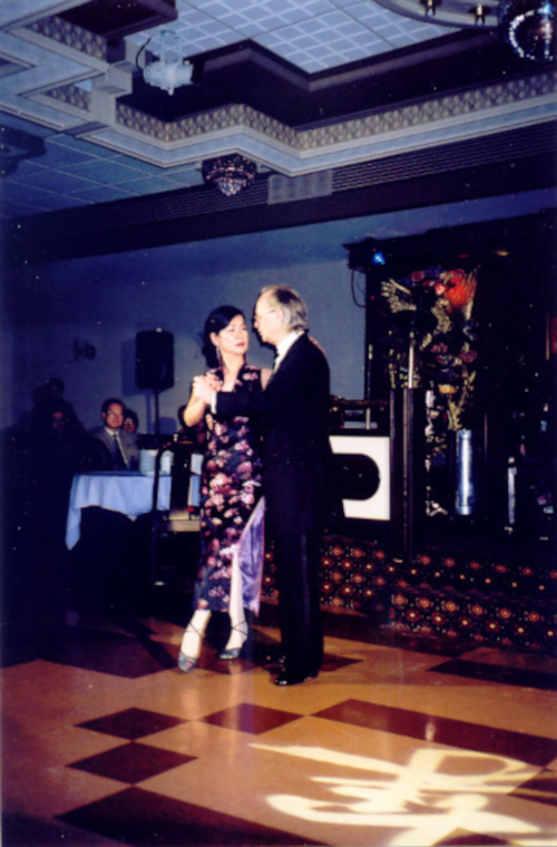 Démonstration de Tango Argentin par Jean-Yves Pelletier et Ngan Siu Mui lors du Banquet de Collecte de Fonds, 2002